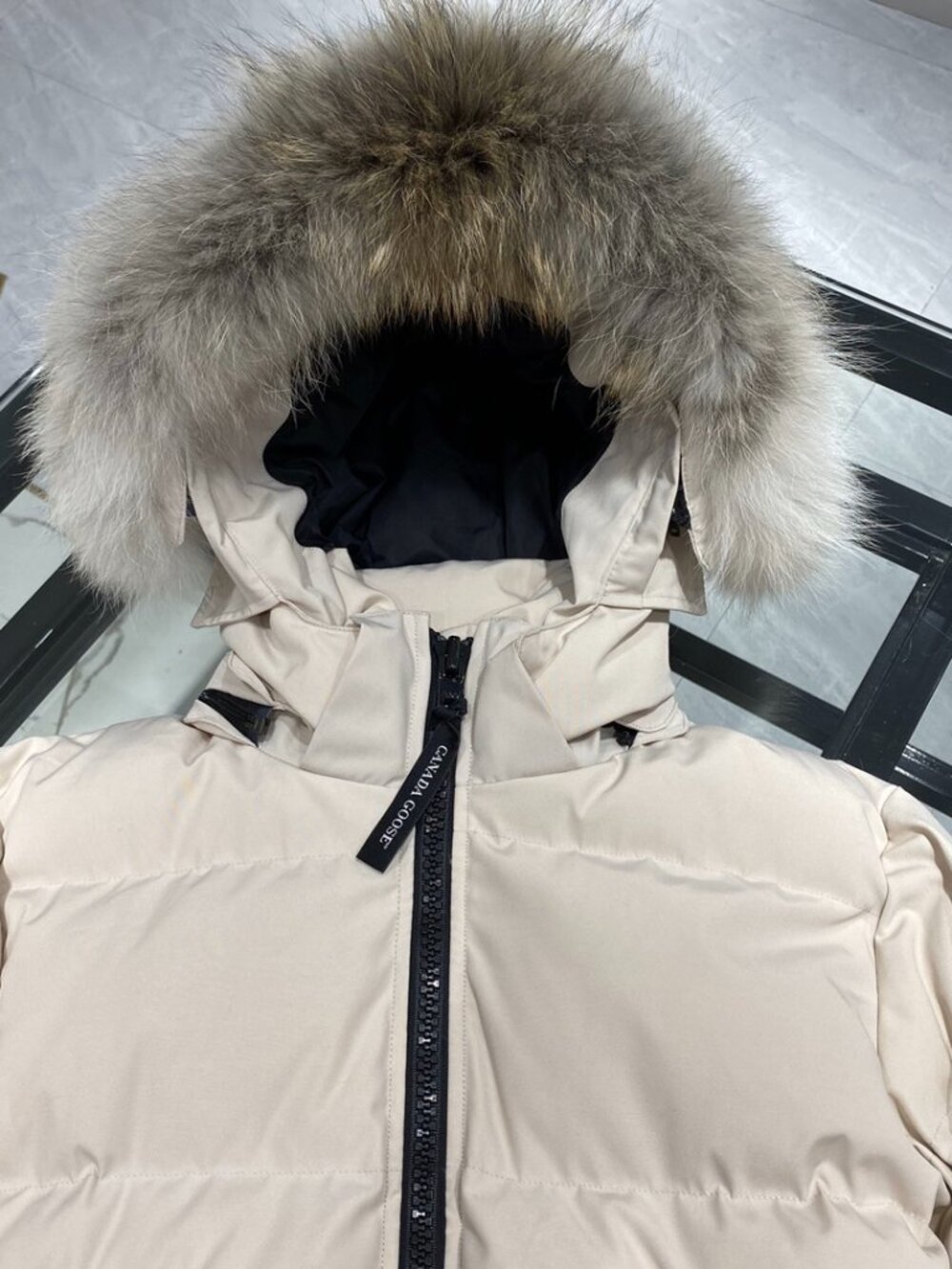 Women’s Long Hooded Parka Off White Fur Trim Down Coat - Picture 6 of 9
